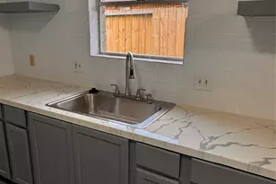 604 Briarclift Ln, Baytown, TX 77521 - Photo 6