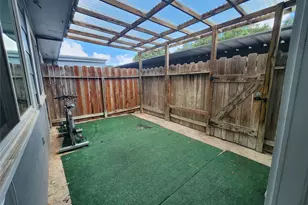 11002 Hammerly Blvd, Houston, TX 77043 - Photo 20