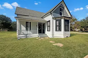 307 N Pecan, Moulton, TX 77975 - Photo 2