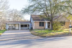 1425 15th St, Huntsville, TX 77340 - Photo 32