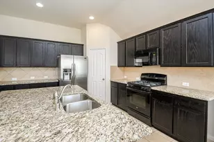 1516 Meadow Wood Dr, Pearland, TX 77581 - Photo 4