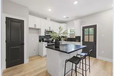 4719 Mallow Street, Houston, TX 77033 - Photo 6