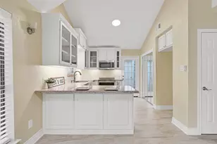 52 Hideaway Dr, Friendswood, TX 77546 - Photo 10