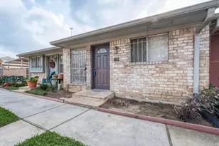 1108 W Tri Oaks Ln, Houston, TX 77043 - Photo 4