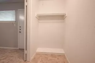 1108 W Tri Oaks Ln, Houston, TX 77043 - Photo 24