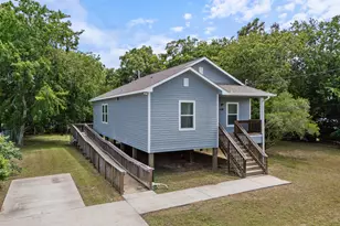 118 W Dahlgreen, Wharton, TX 77488 - Photo 2