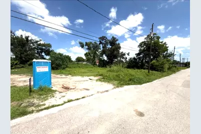 4026 Falls Street, Houston, TX 77026 - Photo 2