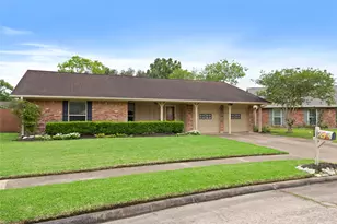 1922 Crooked Creek Ln, Pearland, TX 77581 - Photo 2
