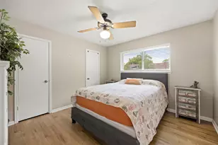 1922 Crooked Creek Ln, Pearland, TX 77581 - Photo 16