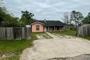 4402 Dallas St, Beaumont, TX 77703 - Photo 2