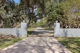 104 N Hickory Ln, Columbus, TX 78934 - Photo 26