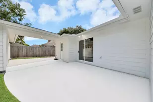 12026 Sugar Springs Dr, Houston, TX 77077 - Photo 36
