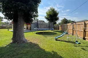 9022 Indian River Dr, Houston, TX 77088 - Photo 18