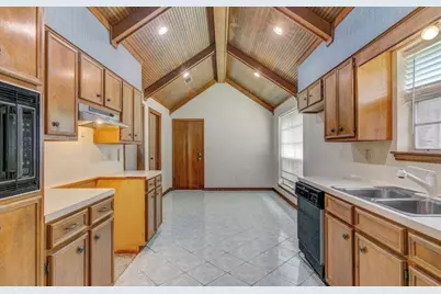 1119 Meadowvale, Beaumont, TX 77706 - Photo 4