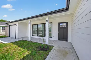 2202 Alabama St, Baytown, TX 77520 - Photo 4