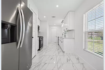 2202 Alabama Street, Baytown, TX 77520 - Photo 12