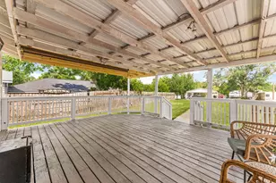 415 N Baron St, Bellville, TX 77418 - Photo 16