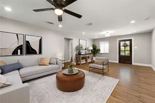 415 N Baron St, Bellville, TX 77418 - Photo 4