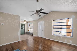 624 N McCampbell St, Aransas Pass, TX 78336 - Photo 6