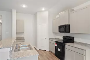 611 Burkett St, Dayton, TX 77535 - Photo 10