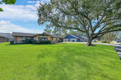 103 Echo Avenue, Friendswood, TX 77546 - Photo 2