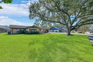 103 Echo Ave, Friendswood, TX 77546 - Photo 2