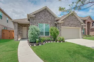 2425 Temple Crag Dr, Rosharon, TX 77583 - Photo 2