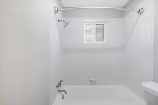 1016 E 7th St, Houston, TX 77009 - Photo 8
