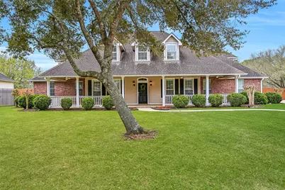 18 Falling Leaf Court, Friendswood, TX 77546 - Photo 4