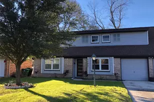10667 Hazelhurst Dr E, Houston, TX 77043 - Photo 2
