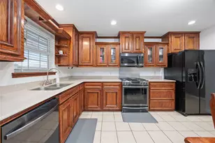 125 Broadmore Dr, Fresno, TX 77545 - Photo 12