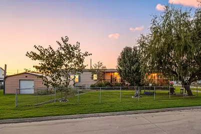 2815 Bay Oaks Harbor Drive, Baytown, TX 77523 - Photo 2
