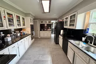 6105 Sugar Hill Dr, Angleton, TX 77515 - Photo 10