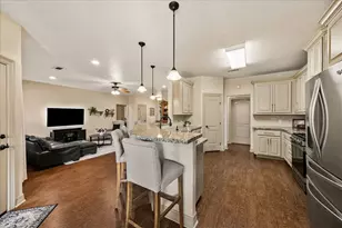 105 Blue Jay Dr, Richwood, TX 77566 - Photo 2