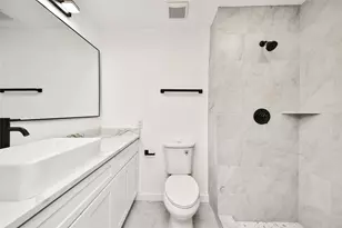 33 Kittiwake Ct, The Woodlands, TX 77380 - Photo 16