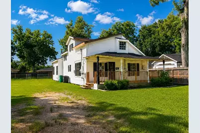 222 E Southland Avenue, Alvin, TX 77511 - Photo 2