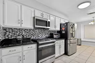 10111 Hibernia Dr, Houston, TX 77088 - Photo 8