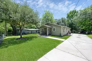 805 Webb St, Conroe, TX 77301 - Photo 1