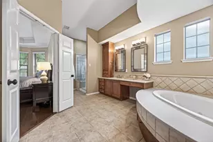 10 Mirror Ridge Dr, The Woodlands, TX 77382 - Photo 24