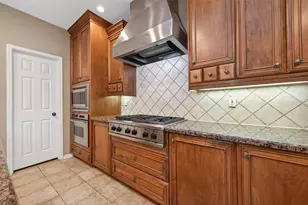 10 Mirror Ridge Dr, The Woodlands, TX 77382 - Photo 16