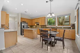 122 S Evangeline Oaks Cir, The Woodlands, TX 77384 - Photo 10