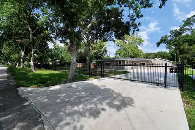 6735 Alpine Drive #B, Houston, TX 77061 - Photo 8