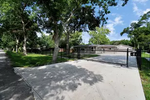 6735 Alpine Dr, Houston, TX 77061 - Photo 8