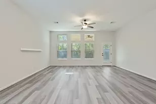 143 Scarlet Maple Ct, Conroe, TX 77318 - Photo 4