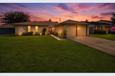 39 Oak Harbor Drive, Houston, TX 77062 - Photo 1