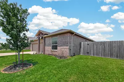 4519 Crescent Lake Circle, Baytown, TX 77521 - Photo 4