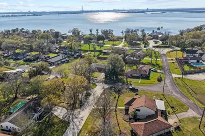 122 N Holly Drive, Baytown, TX 77520 - Photo 16