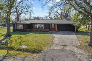 122 N Holly Dr, Baytown, TX 77520 - Photo 1