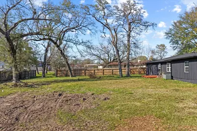 122 N Holly Drive, Baytown, TX 77520 - Photo 8