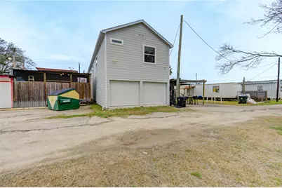 313 Grand Avenue, Bacliff, TX 77518 - Photo 2